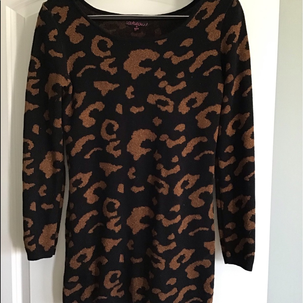 Fitted animal print sweater